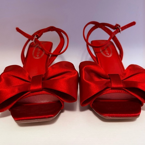 ❤️ Red Satin Bow Heels – Size 6 | Prom • Date Night • Special Occasion ❤️ - Picture 2 of 7